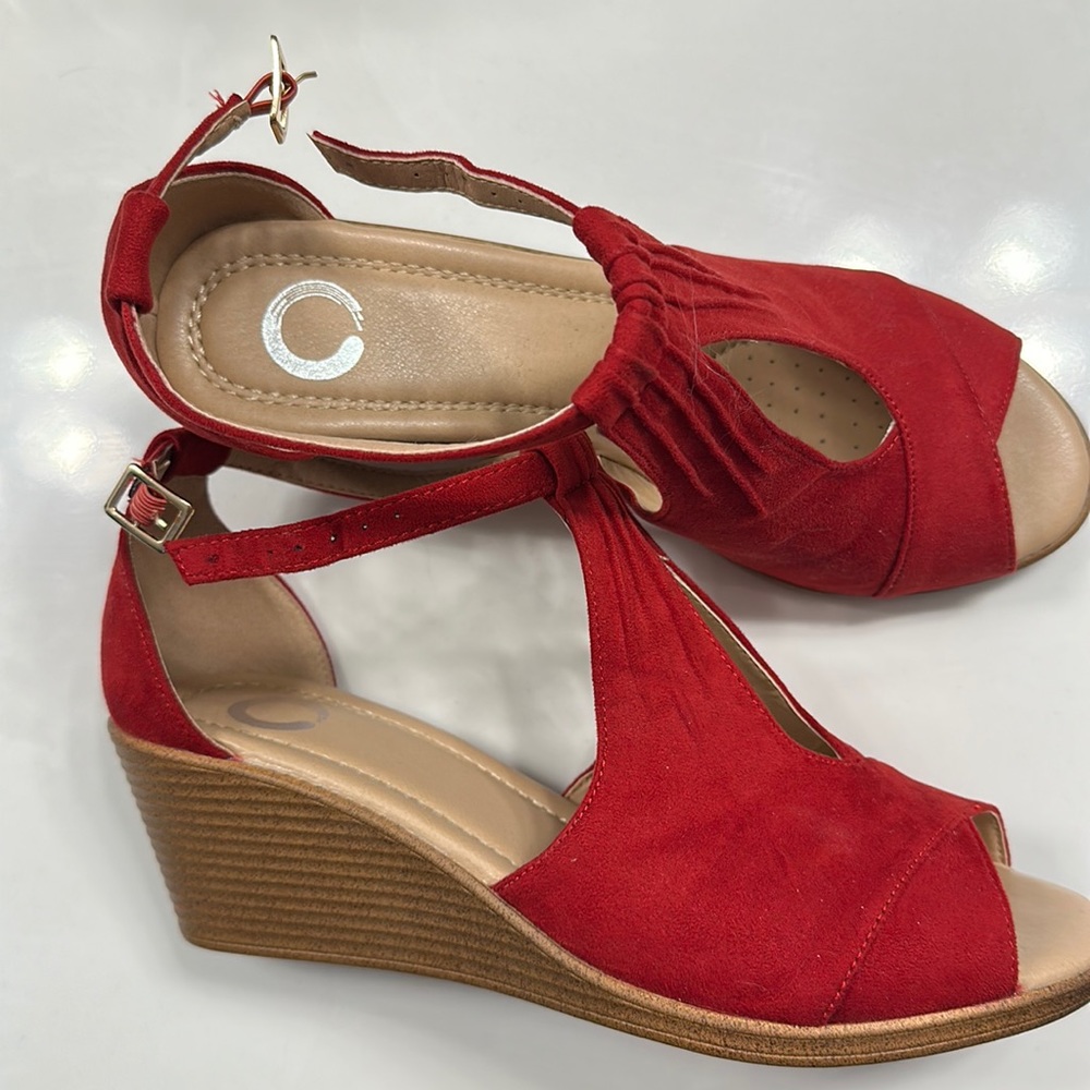 Journey size 9 Red